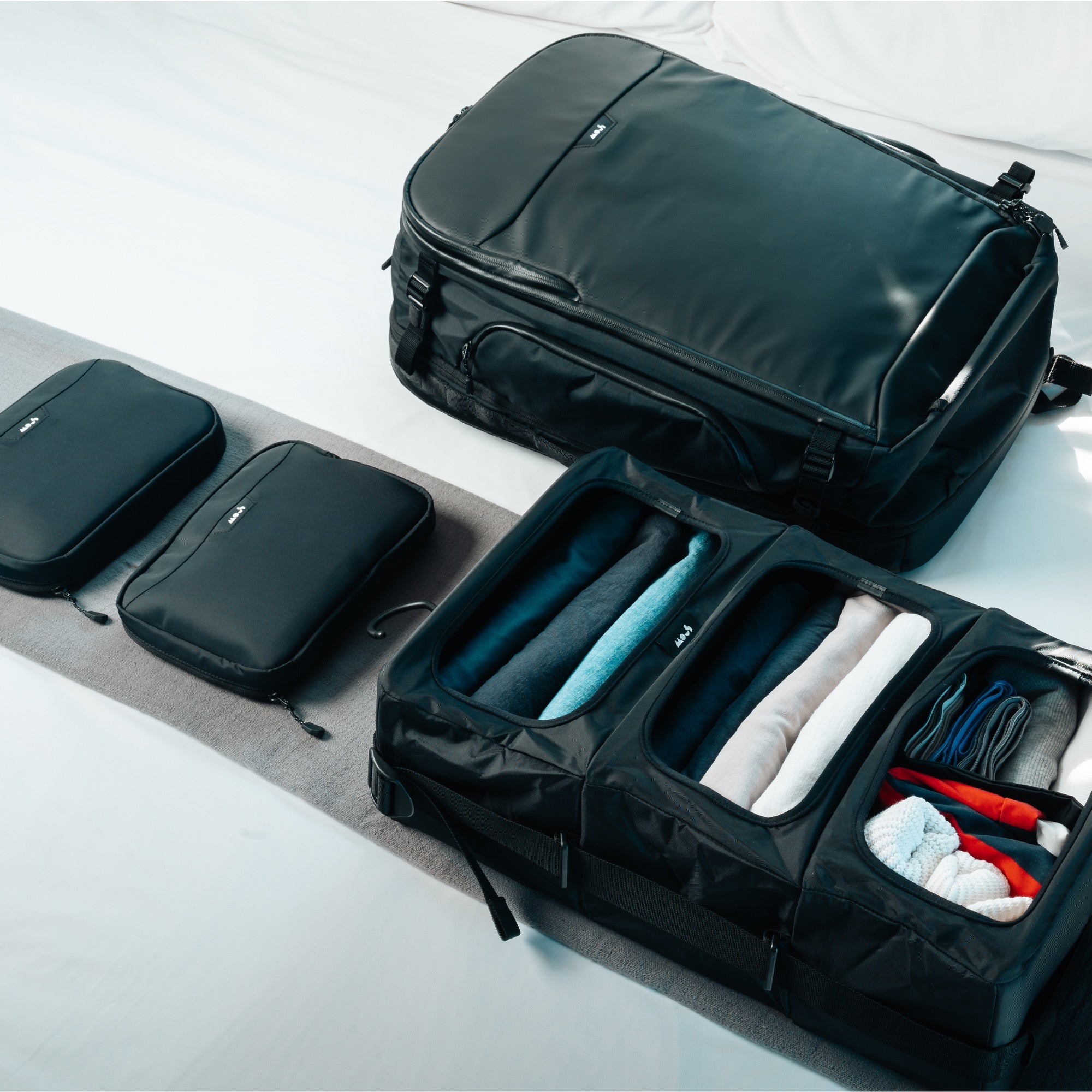 NELLIE_Accessory_Lifestyle_01_64393dff-4005-4132-af0a-79380a938443