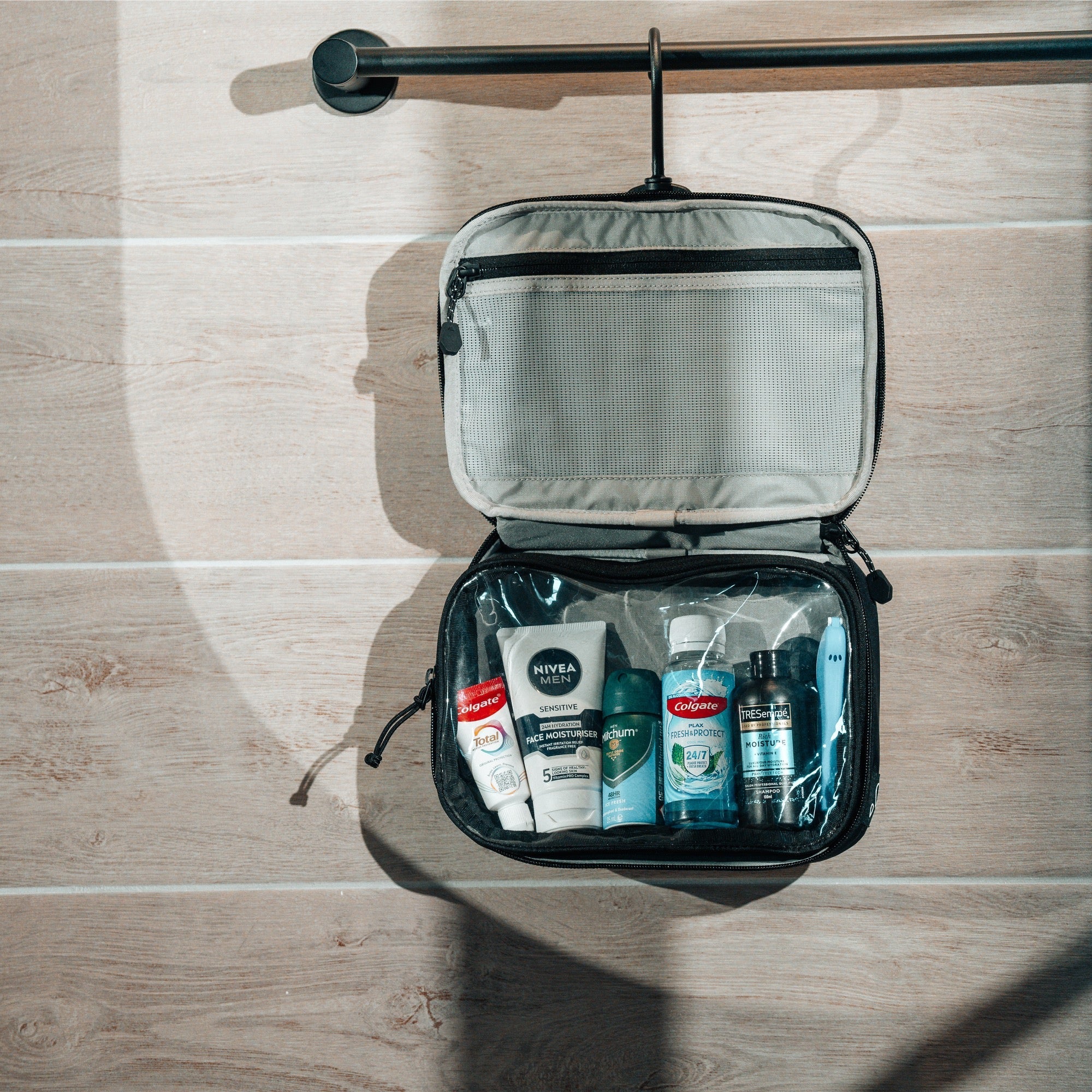 NELLIE_Toiletry_Pouch_Accessory_Lifestyle_02