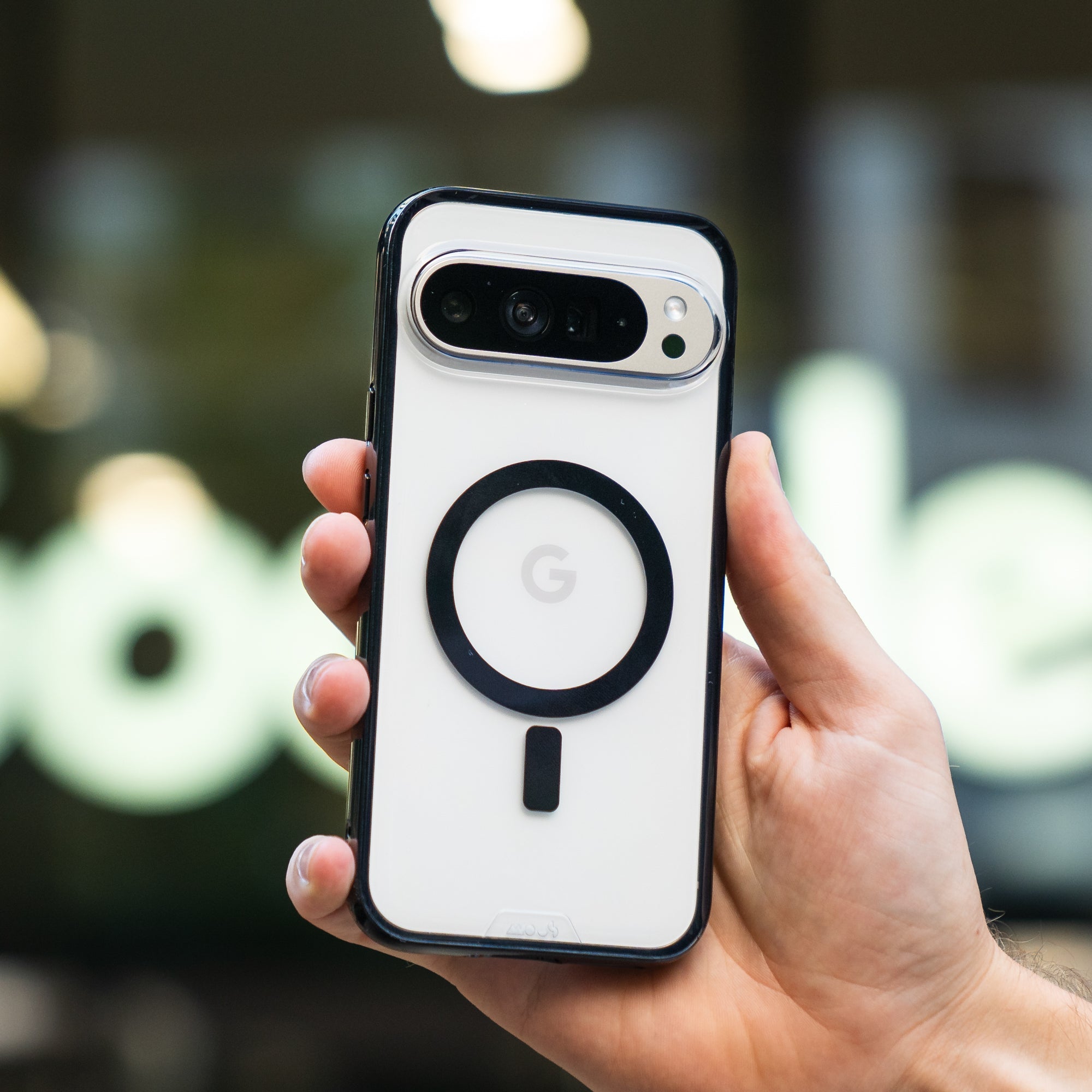 Pixel_9_Pro_and_XL_Clarity_2.0_Lifestyle_1