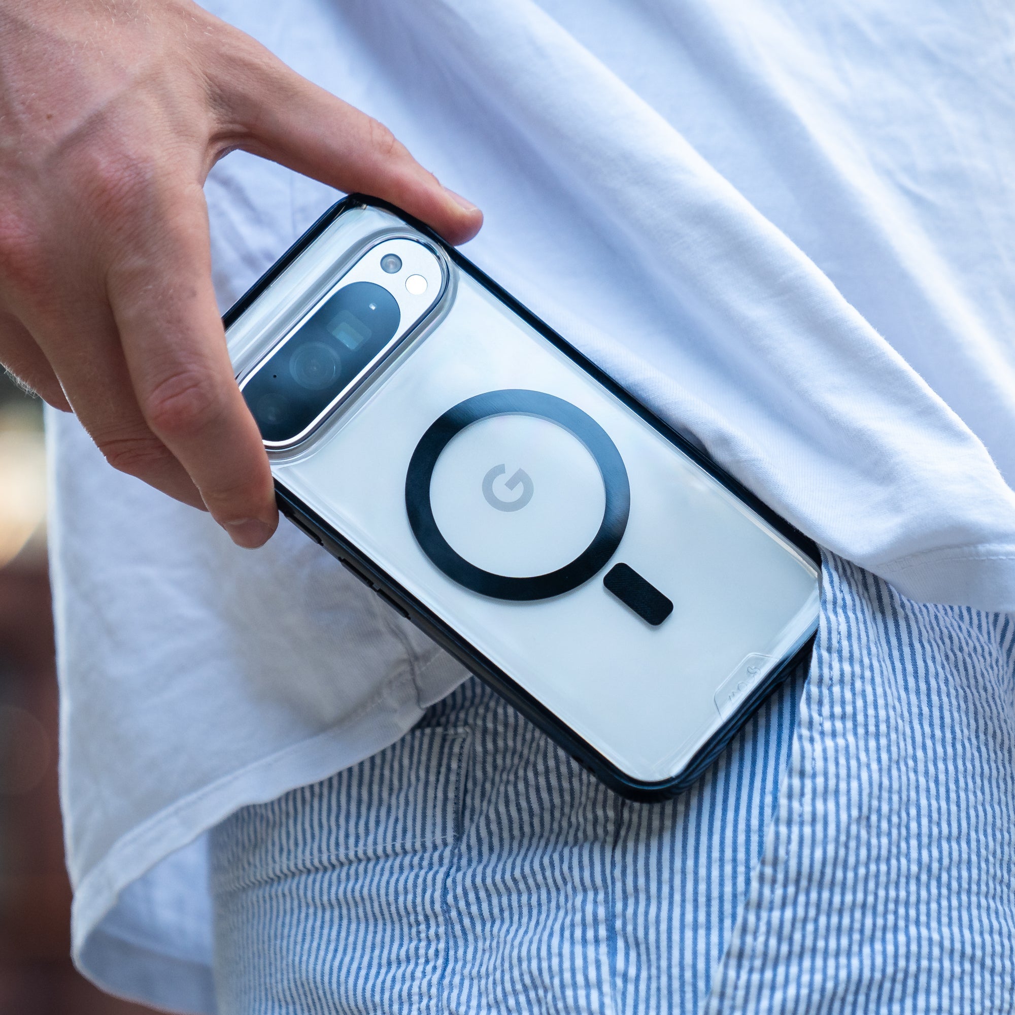 Pixel_9_Pro_and_XL_Clarity_2.0_Lifestyle_4