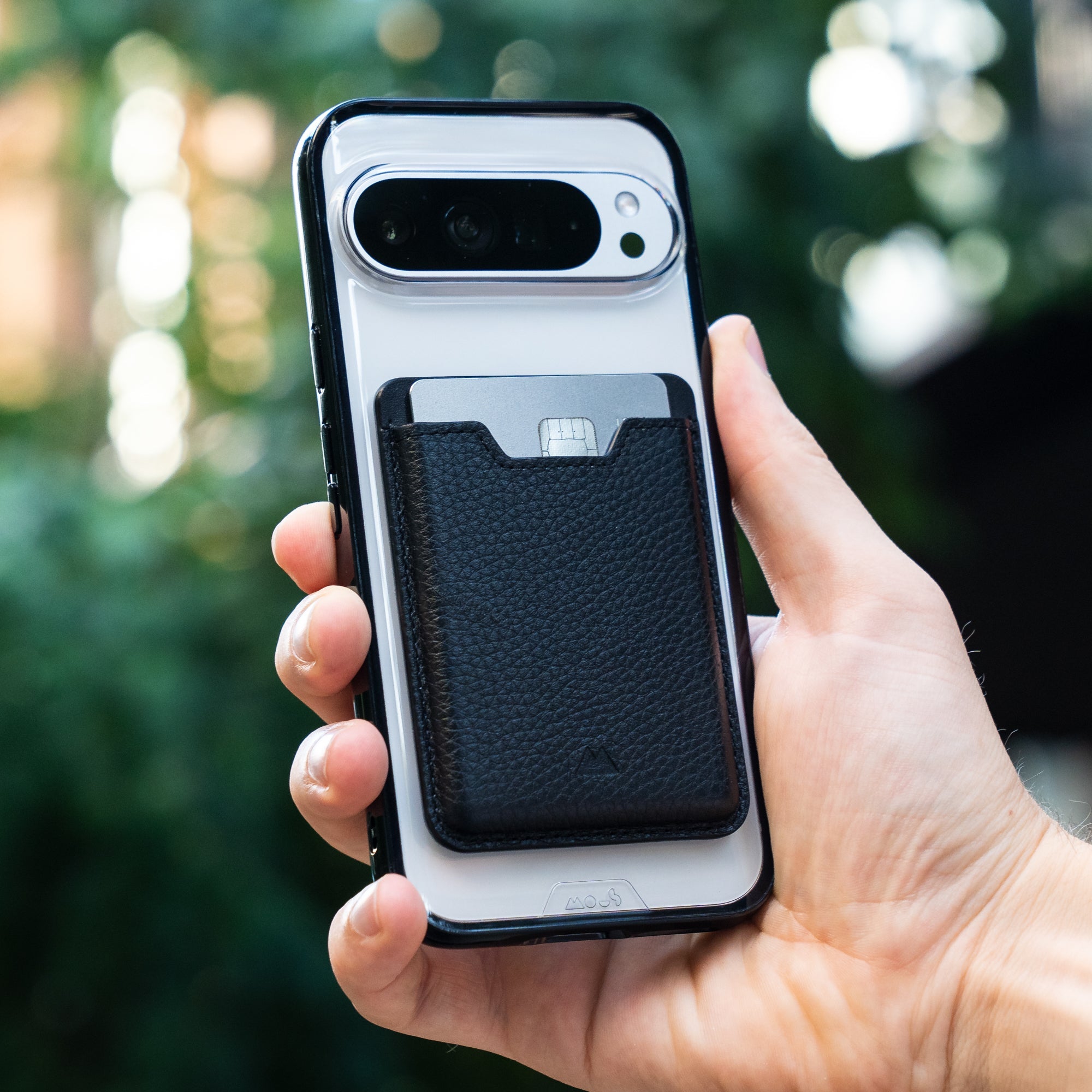 Pixel_9_Pro_and_XL_Clarity_2.0_Lifestyle_5