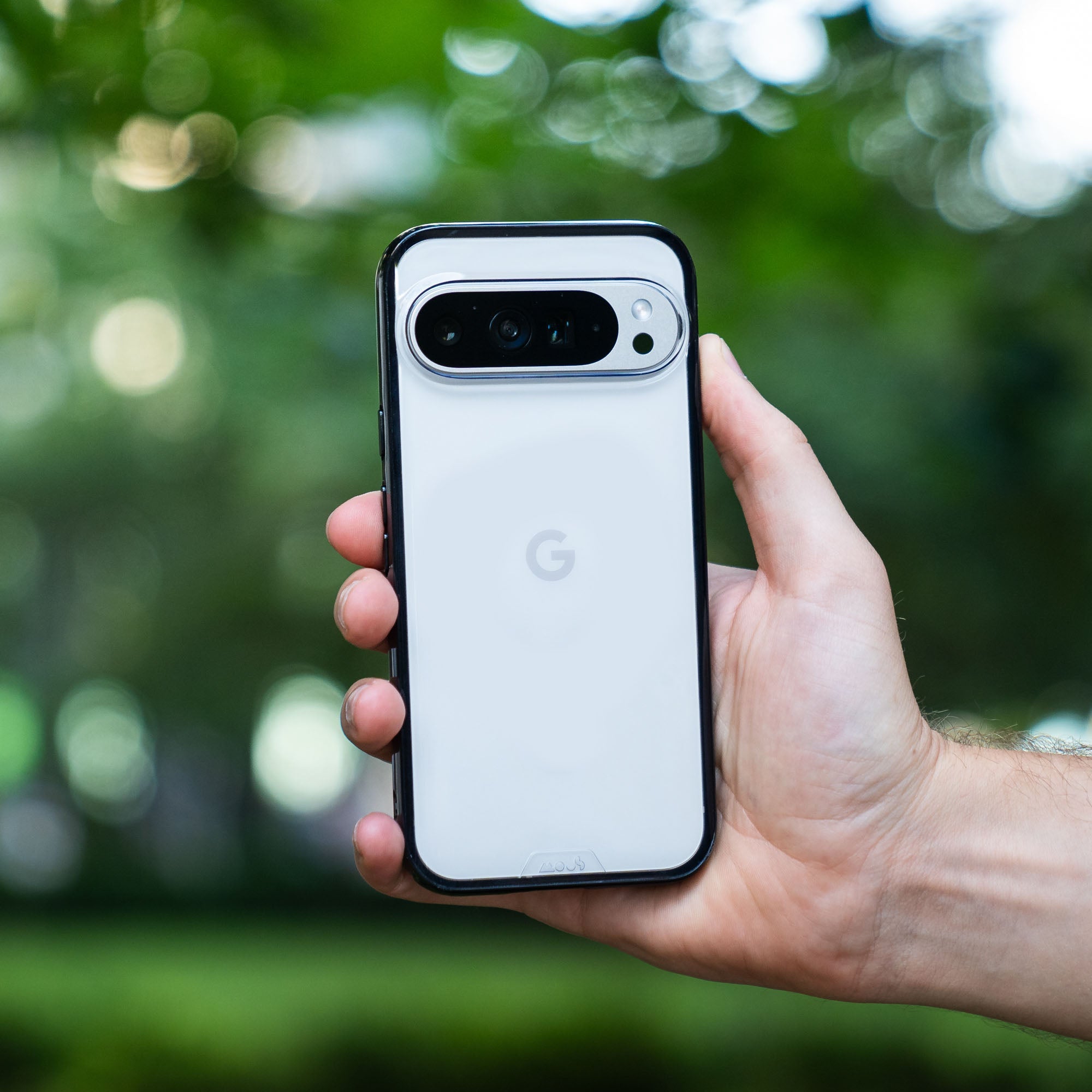 Pixel_9_Pro_and_XL_Clarity_Lifestyle_1