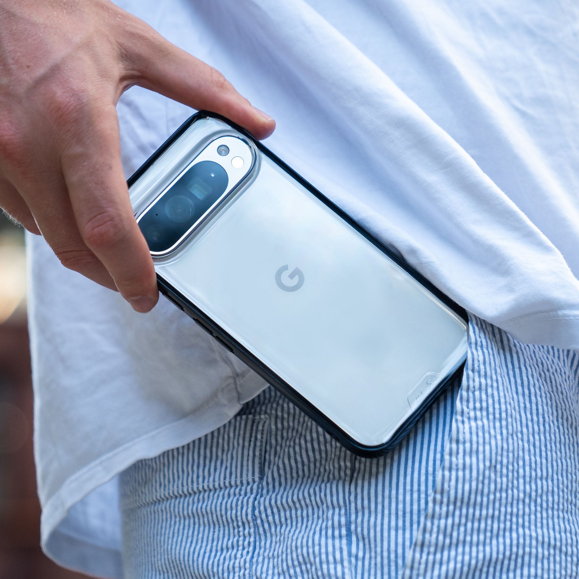 Pixel_9_Pro_and_XL_Clarity_Lifestyle_3