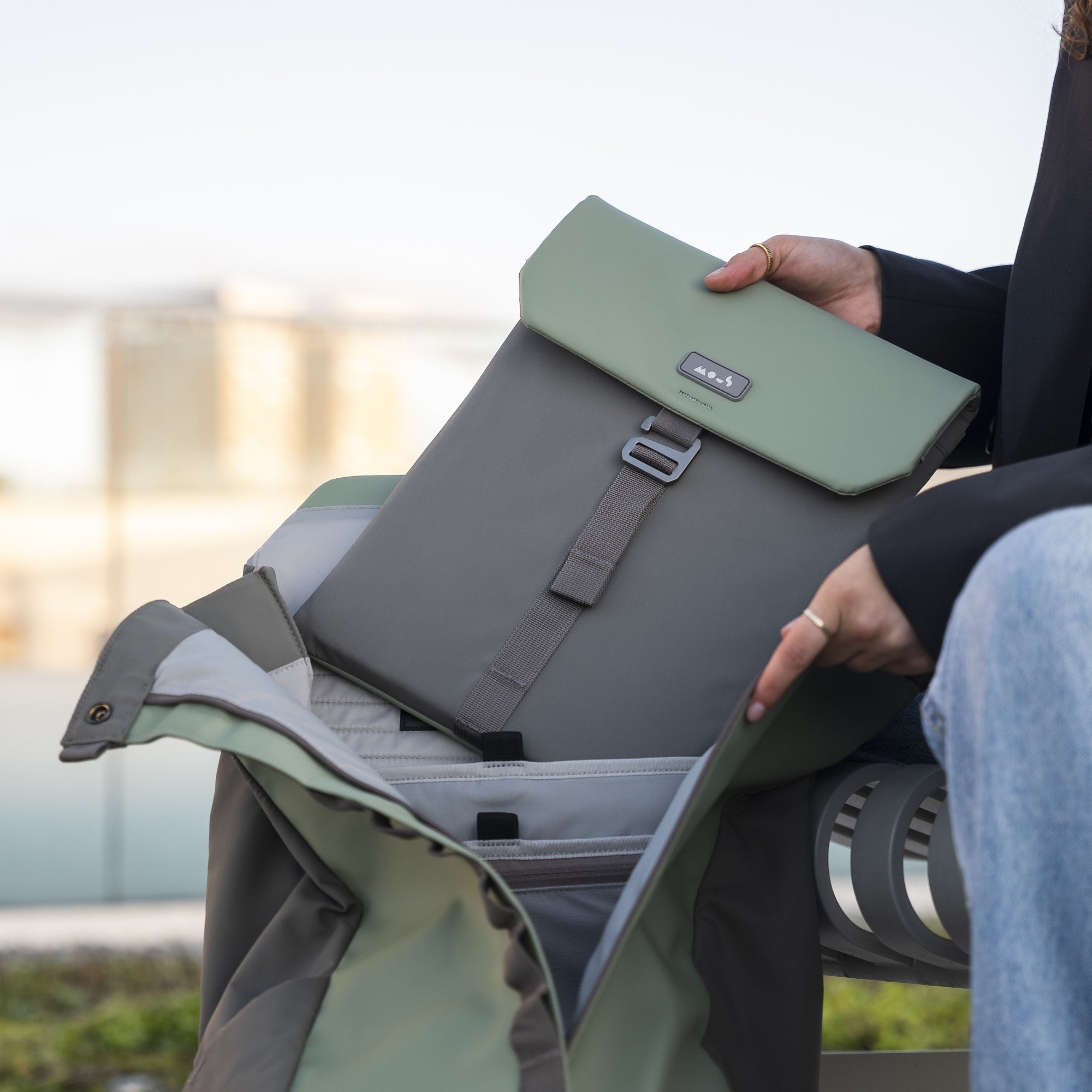 UniversalLaptopSleeve_Sage_14Inch_Lifestyle_2000x2000-2_63de873b-4d5c-4029-bec2-6b9ba88989a3
